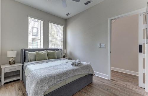 Tampa House | Stylish Midtown 3 Bedroom 4 Bathroom Private Garage Family & Group Ready