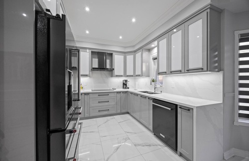 Meadowvale Village House | Stylish Mississauga Stay 4BR- Office + Patio + BBQ