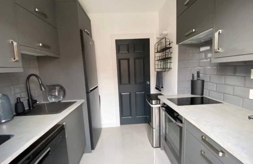 Willesborough Apartment | Stylish Modern 1 Bedroom Flat With Patio Garden & Parking