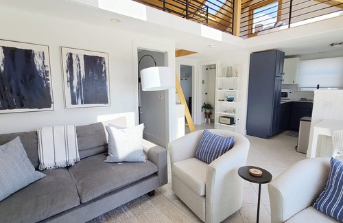 North Truro Cottage | Stylish & Modern 2BD Bayfront Cottage-Water Views, Direct Beach Access, A/C, Shorter Stays Available!