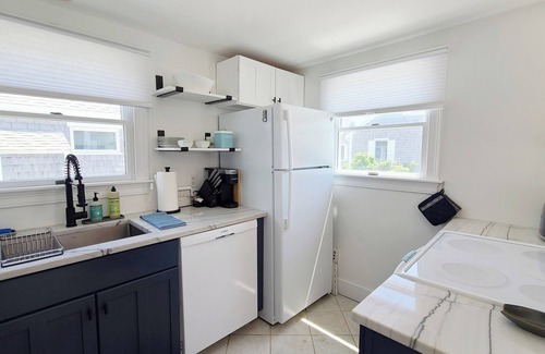 North Truro Cottage | Stylish & Modern 2BD Bayfront Cottage-Water Views, Direct Beach Access, A/C, Shorter Stays Available!