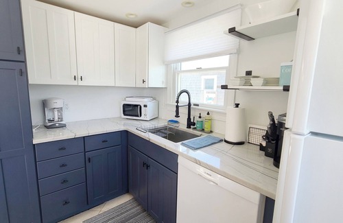 North Truro Cottage | Stylish & Modern 2BD Bayfront Cottage-Water Views, Direct Beach Access, A/C, Shorter Stays Available!