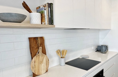 Belmont House | Stylish modern 3-bedroom townhome in enchanting Belmont with AC, WiFi