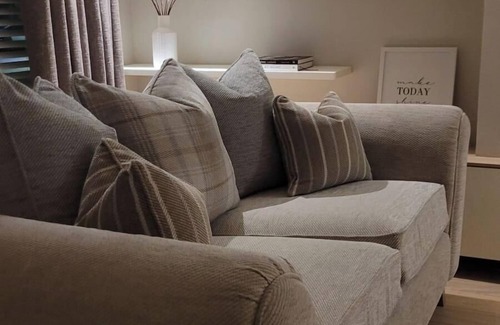 Pollokshaws House | Stylish, Modern 3 bedroom house, free parking