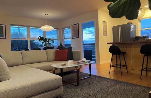 Ocean Beach House | Stylish, Modern 3-Level House/Yard-Patio-Balcony, Blocks To Beaches- Ocean Beach