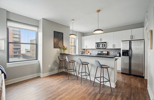 Downtown Des Moines Condo | Stylish, Modern and Posh Downtown Kirkwood Suite Escape