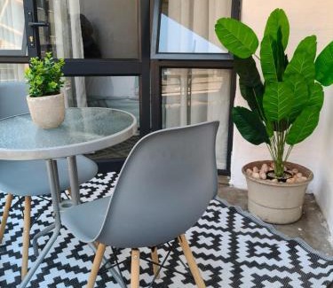 Downtown Johannesburg Apartment | Stylish Modern Apartment in the heart of Maboneng, Free Wifi and Netflix