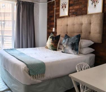 Downtown Johannesburg Apartment | Stylish Modern Apartment in the heart of Maboneng, Free Wifi and Netflix