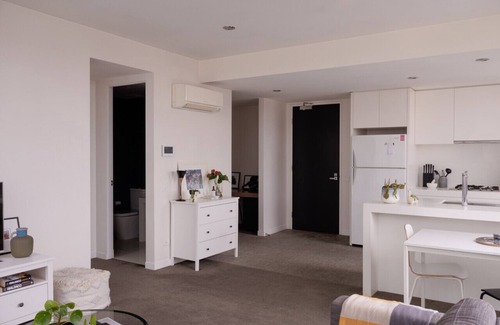 Richmond North Apartment | Stylish Modern Apt with Terrace
