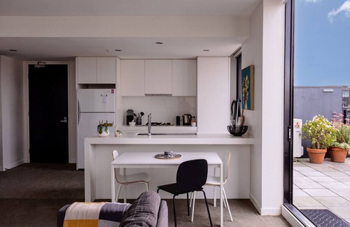 Richmond North Apartment | Stylish Modern Apt with Terrace