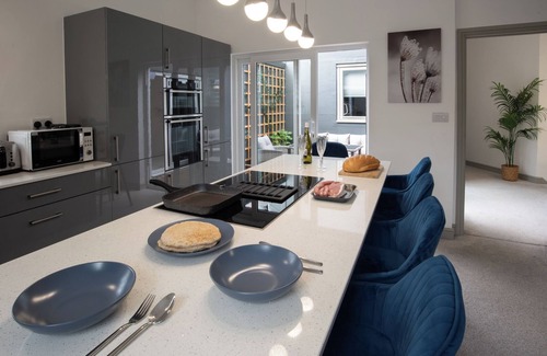 Taddington House | Stylish Modern Buxton Town House