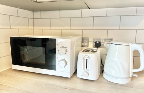 Edgbaston Apartment | Stylish Modern City Centre Flat, Family Sized with Balcony View and Free Parking