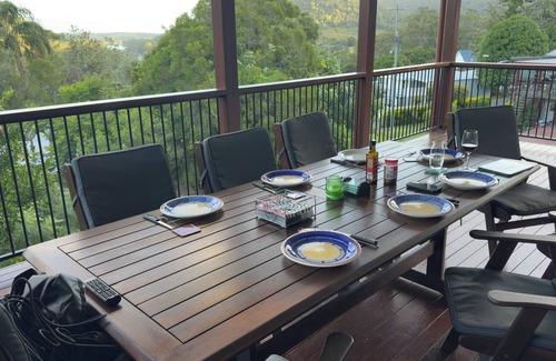 Somerset Dam House | Stylish modern cottage on Somerset sleeping 10 with space for boat and jetski