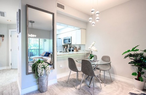 Central Naples Condo | Stylish Modern Condo in Naples FL w/Tennis Court