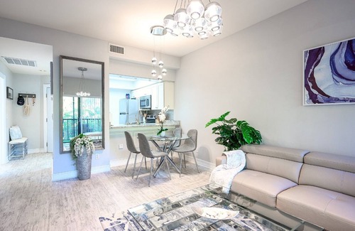 Central Naples Condo | Stylish Modern Condo in Naples FL w/Tennis Court