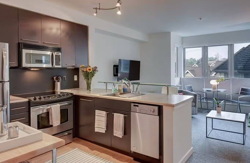 Broadway Condo | Stylish & Modern Condo in the Vibrant Heart of Capitol Hill