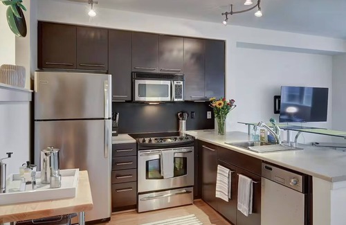 Broadway Condo | Stylish & Modern Condo in the Vibrant Heart of Capitol Hill