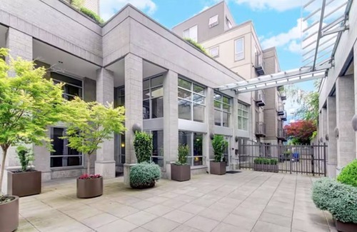 Broadway Condo | Stylish & Modern Condo in the Vibrant Heart of Capitol Hill