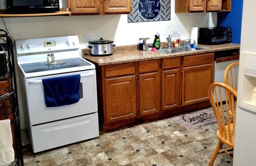 Beecher Apartment | Stylish, Modern & Cozy Garden Apartment near Chicago