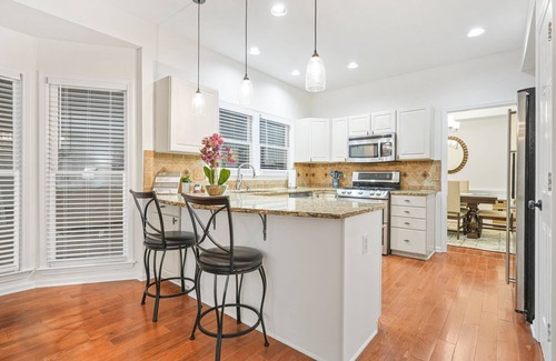 Lawrenceville House | Stylish Modern Home near Gas S/Arena.