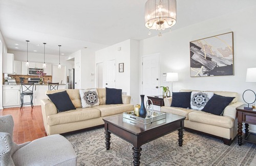 Lawrenceville House | Stylish Modern Home near Gas S/Arena.