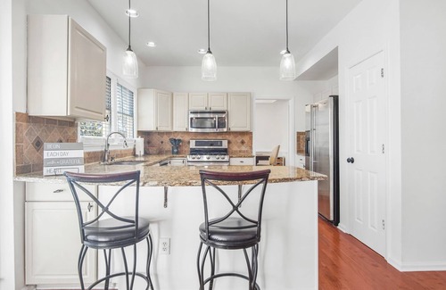 Lawrenceville House | Stylish Modern Home near Gas S/Arena.
