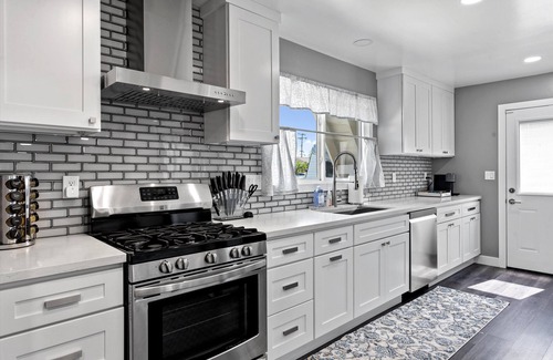 Buena Park House | Stylish Modern Home, Pool & Spa, 7 Mins to Disney