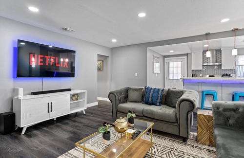 Buena Park House | Stylish Modern Home, Pool & Spa, 7 Mins to Disney