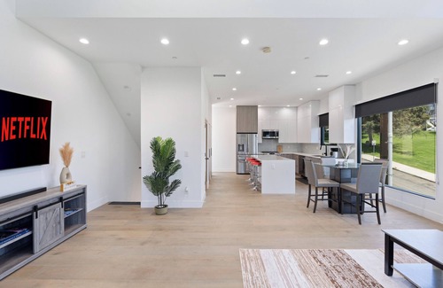 Downtown Los Angeles House | Stylish Modern Home, Private Rooftop & City Views!