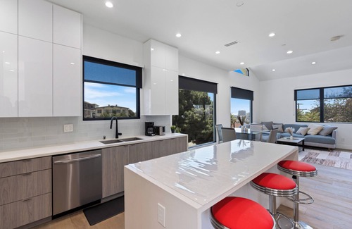 Downtown Los Angeles House | Stylish Modern Home, Private Rooftop & City Views!