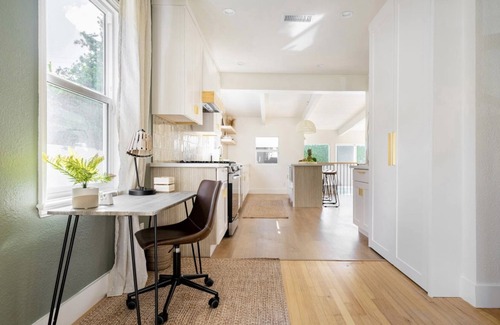 Westchester House | Stylish & Modern LA Family Retreat with Heated Pool Near LAX ✿ Dog Friendly!