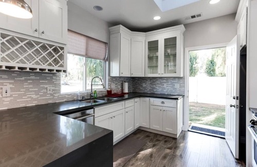 Lake Balboa House | Stylish Modern Lake Balboa Retreat 3 Bedroom House