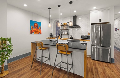 H Street Corridor Apartment | Stylish & Modern Private Retreat in Capitol Hill!