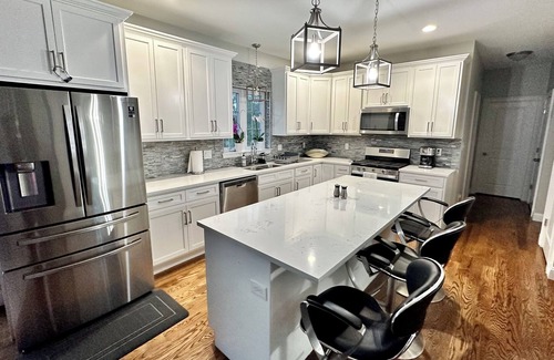 Montgomery House | Stylish Modern Retreat: 3.5 Acres + 1 Hour From NYC