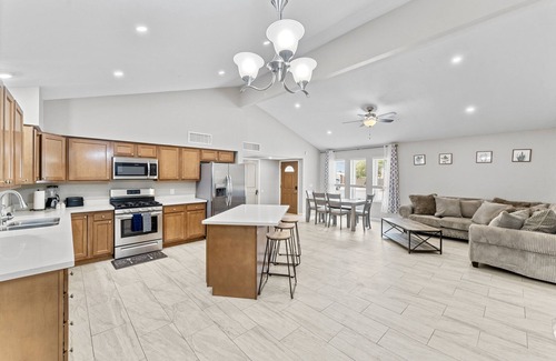 Sierra Vista House | Stylish & Modern Sierra Vista Getaway with Pool!