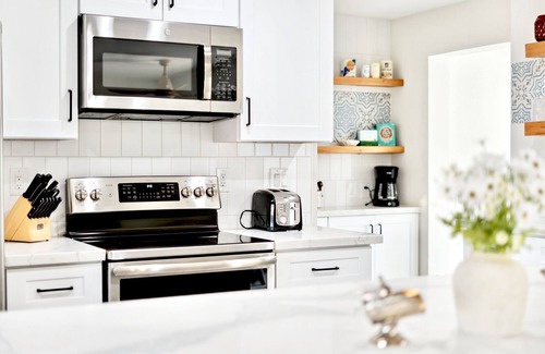 Sun City House | Stylish & Modern Sun City Retreat Near Westgate!
