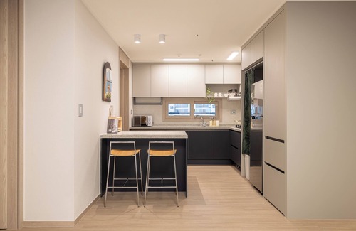Tobongil-tong Condo | Stylish Mount Air Condo: 3 Bedrooms, 2 Bathrooms, 4 Air Conditioners, 65-inch TV