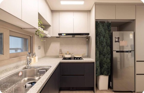 Tobongil-tong Condo | Stylish Mount Air Condo: 3 Bedrooms, 2 Bathrooms, 4 Air Conditioners, 65-inch TV