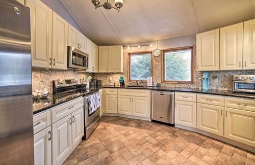 Windham House | Stylish Mountain Escape w/Hot Tub, 3 Miles to Ski