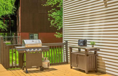 East Stroudsburg House | Stylish Mountain Retreat w Hot Tub Firepit Penn Estate Getaway by AvantStay