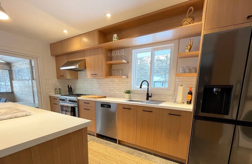 Gravenhurst Cottage | Stylish Muskoka Beach A-Frame - Beach Access - Fireplace