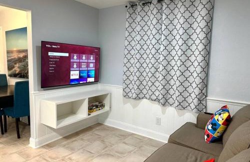 Cypress Gardens House | Stylish-N-Private 1BR Retreat 2 Miles to LegoLand
