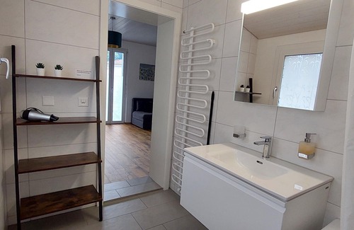 Central Interlaken Apartment | Stylish new apartment located 3 mins walk from Interlaken West station.
