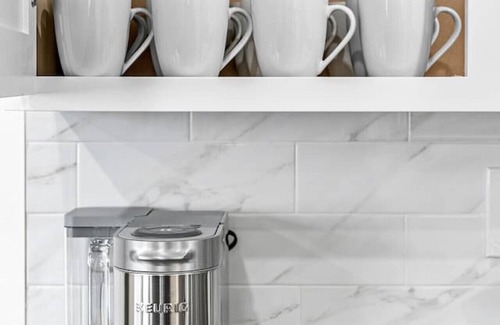 Lynwood House | Stylish New home Near DTLA, Disneyland, SOFI