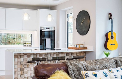 Chichester House | Stylish new home with parking - king beds, garden