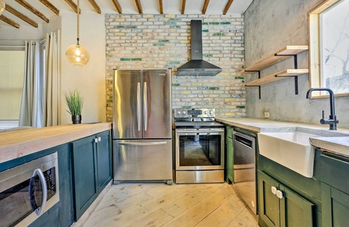 Forest Hill House | Stylish Newark Home w/Deck < 14 Mi to NYC!