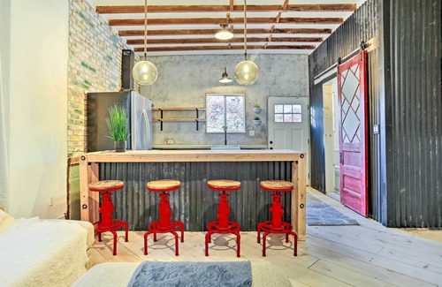 Forest Hill House | Stylish Newark Home w/Deck < 14 Mi to NYC!