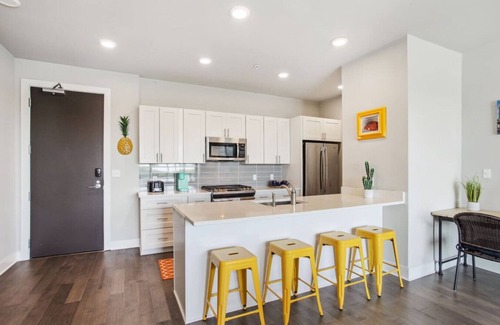 Bywater Condo | Stylish NOLA Bywater Condo 2BR/2BA w Pool/Balcony!