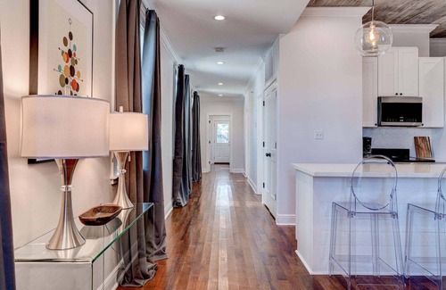 Tulane - Gravier House | Stylish NOLA Retreat: 3BR, 2BA Home. Exclusive Access, Pool, Walk to Streetcar, Superdom9