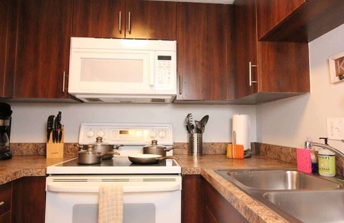 Arlington Park Apartment | Stylish Nordic Stay, Walk to Hospital & Beaches